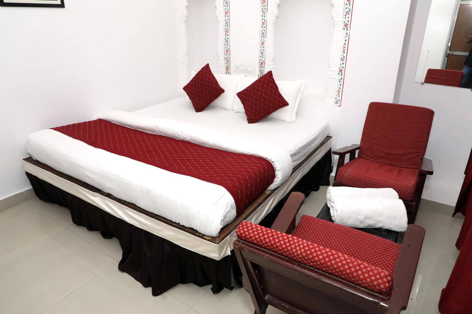 The Mama Hotel - Rooms And Dormitory Udaipur Dış mekan fotoğraf